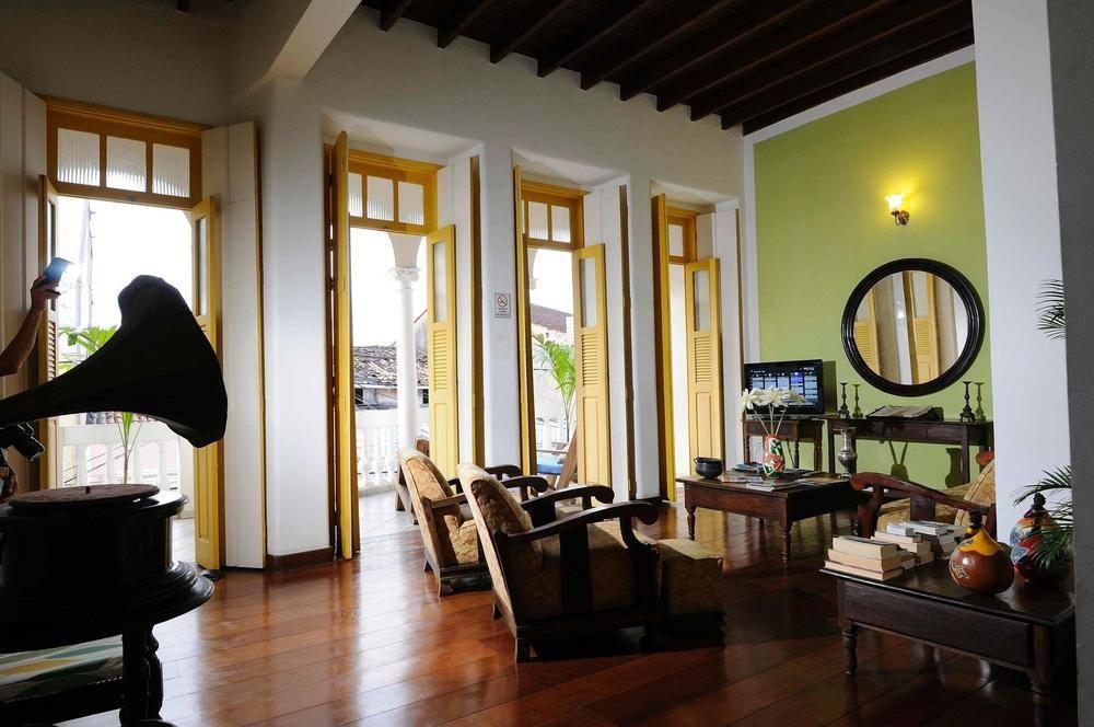 Colonial 3*